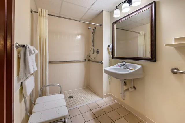 غرفة قياسية بسرير كوين وسرير فردي لذوي الإعاقة، Best Western Gateway Grand 3/3