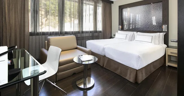 Connecting, the Level، Melia Sol y Nieve 4/7