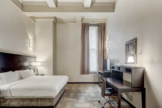 جناح استوديو بسرير كوين لذوي الإعاقة، Staybridge Suites BALTIMORE INNER HARBOR 1/7