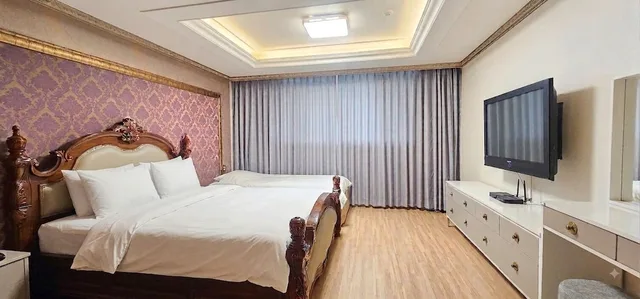 Condo, Royal, Suite, 1 Double and 1 Single Bed, 3 Futon Beds، Bay Resort Tongyeong 3/4