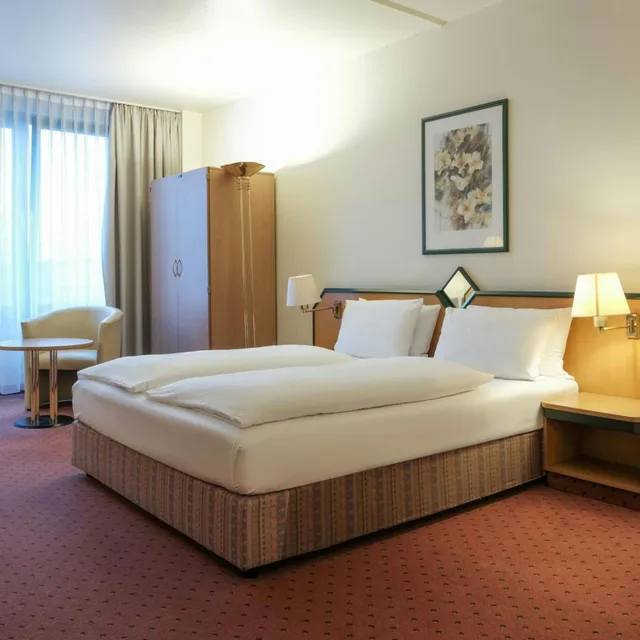 غرفة سوبيريور بسرير كينج وسرير كوين، FOUR Essen City Centre 6/10