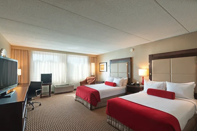 غرفة بريميوم بسريرين كوين في طابق مرتفع، CROWNE PLAZA BOSTON - WOBURN 2/9