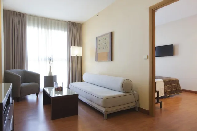 جناح جونيور مفرد، Hotel Vertice Sevilla 7/10