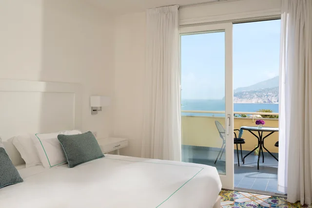 جناح جونيور بإطلالة على البحر، Grand Hotel Vesuvio Sorrento 1/2