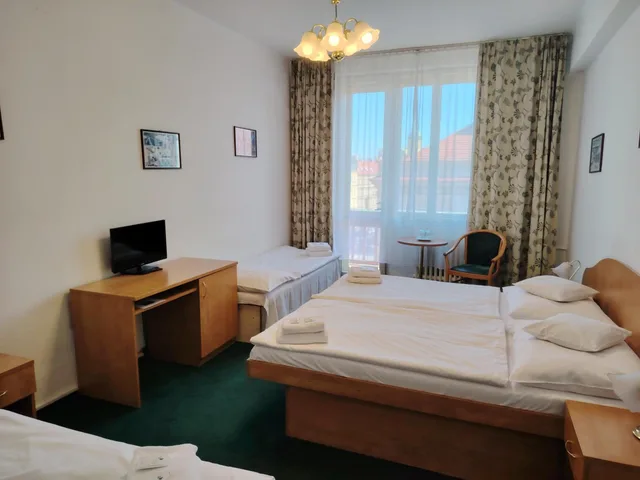 غرفة بسرير مزدوج أو سريرين منفصلين مع سرير إضافي، Legie Hotel 8/10