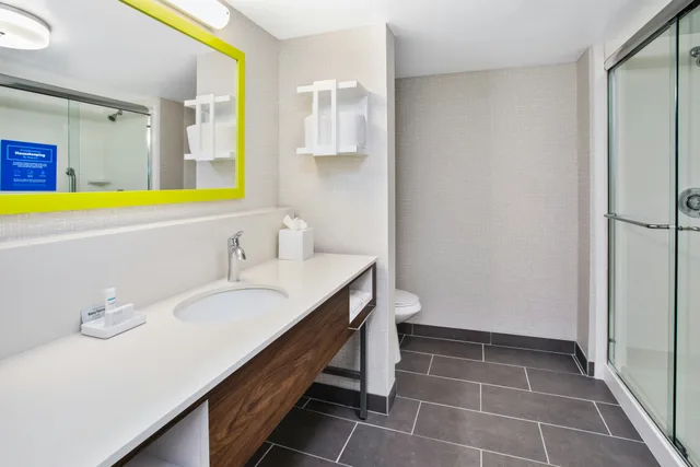 غرفة بسرير كينج، Hampton Inn & Suites - Cape Coral/Fort Myers Area, FL 3/3