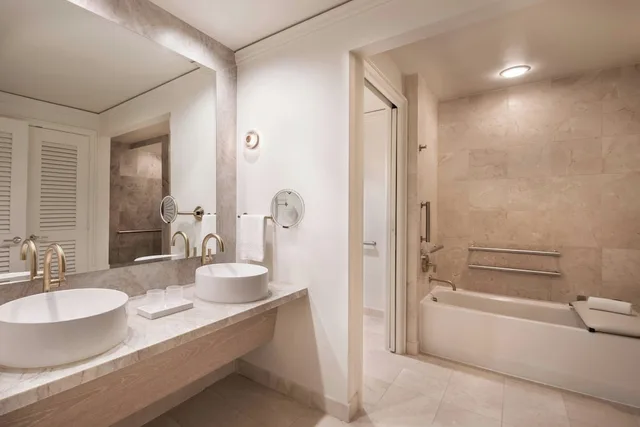 1 Bedroom, Executive, Suite, Double Bed, Partial Ocean View, Balcony, The Ritz Carlton Key Biscayne 6/10