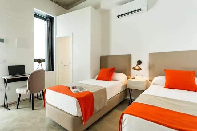 غرفة قياسية بسريرين منفصلين، La Puerta de Palacio - Adults Only 1/2
