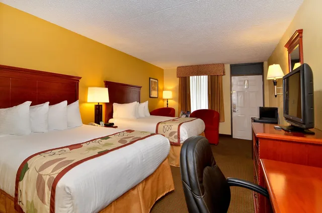 غرفة قياسية بسريرين مزدوجين يُسمح فيها بالحيوانات الأليفة، Best Western Corbin Inn 5/9