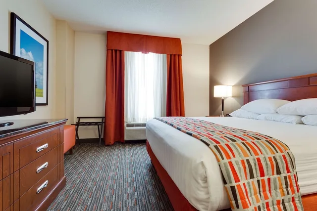 2 Rooms, Me, King Bed, Bathtub, Accessible، Drury Inn and Suites Greenville 1/2
