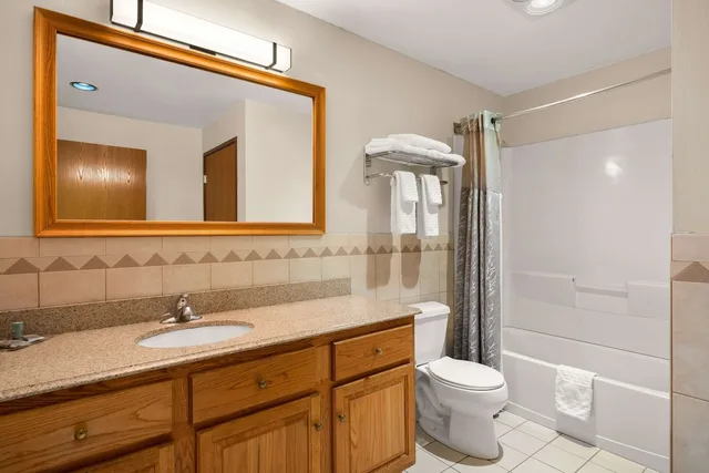 جناح بسرير كينج بحوض جاكوزي بمطبخ، Best Western Northwoods Lodge 2/3