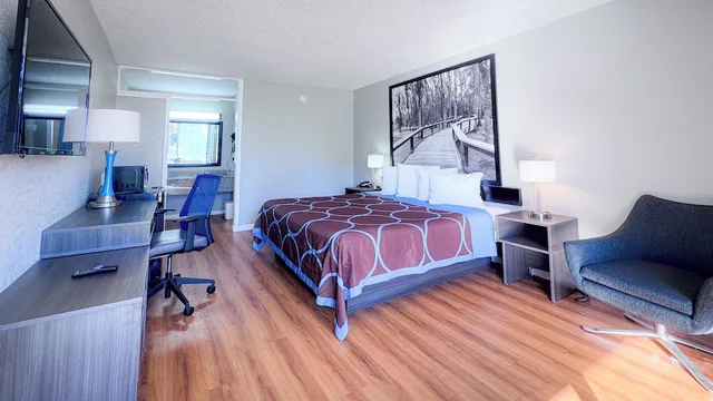 غرفة قياسية بسرير كينج، Super 8 by Wyndham Hardeeville/Savannah North 2/10