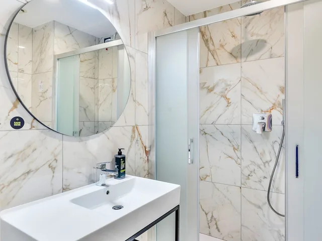 غرفة مفردة قياسية بسرير كوين، B&B Hotel Milano Aosta 8/10