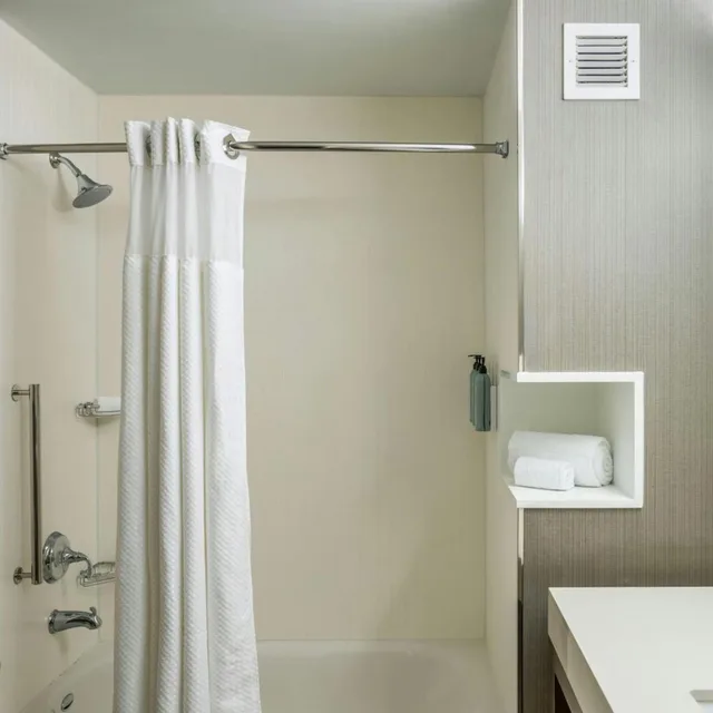 غرفة كبيرة بسرير كوين، Courtyard By Marriott Columbus Osu 4/7