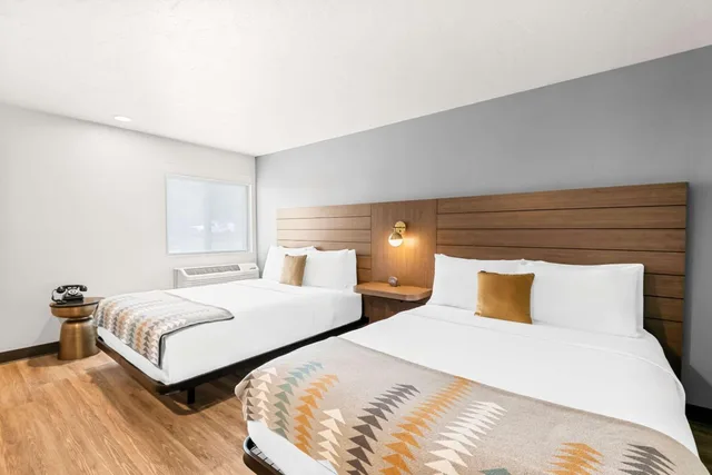 Room, Quadruple, 2 Queen Beds, Pet Friendly, Bathtub, Accessible, Maverick Hotel Eugene Near University, Ascend Hotel Collection 1/4