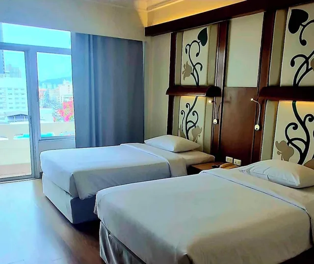 Deluxe, Double Bed, Golden Beach Hotel Pattaya 4/10