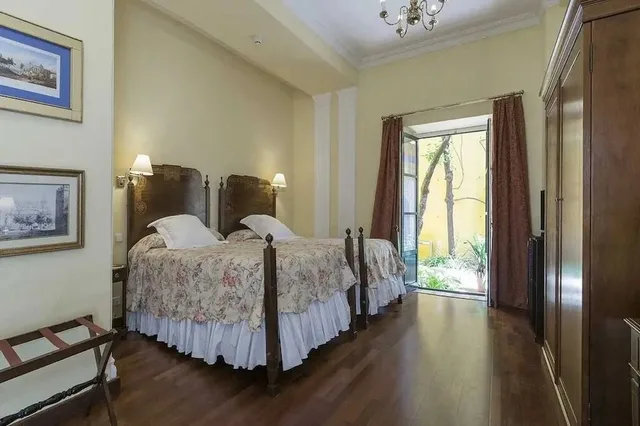 Room, Twin Beds, Jetted Tub, Las Casas De La Juderia Sevilla 2/10