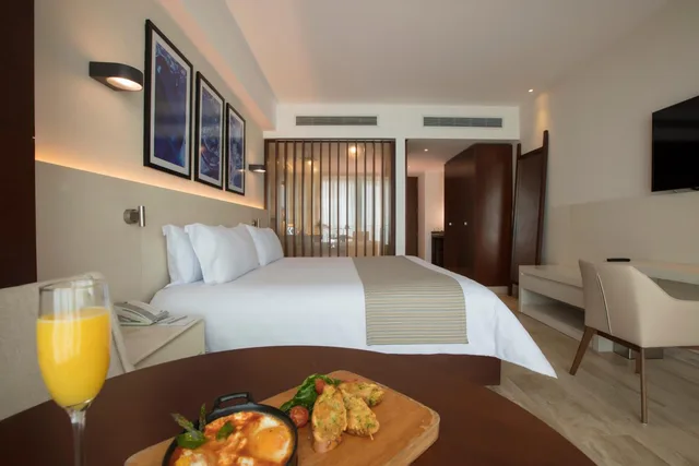 Altitude, Suite, King Bed, Krystal Grand Cancun All Inclusive 4/6