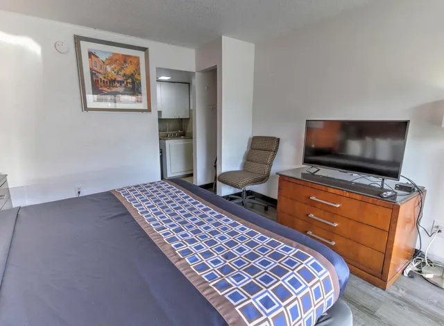 غرفة قياسية بسرير كينج، White Marlin Inn 4/8