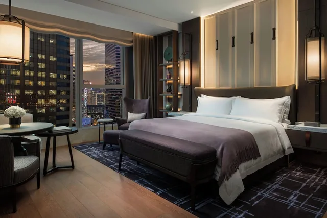 غرفة ركنية بسرير كينج بإطلالة على المدينة، The St. Regis Hong Kong 1/5