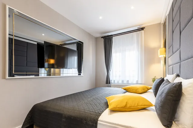 شقة سكنية فاخرة بسرير كينج وسرير بطابقين مع أريكة، Grand Hotel de Pera 4/7