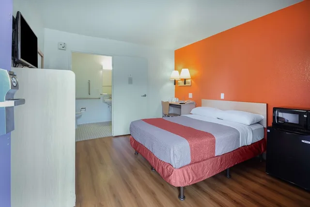 غرفة قياسية بسرير كوين، Motel6 Kelso, WA - Mt. St. Helens 2/6