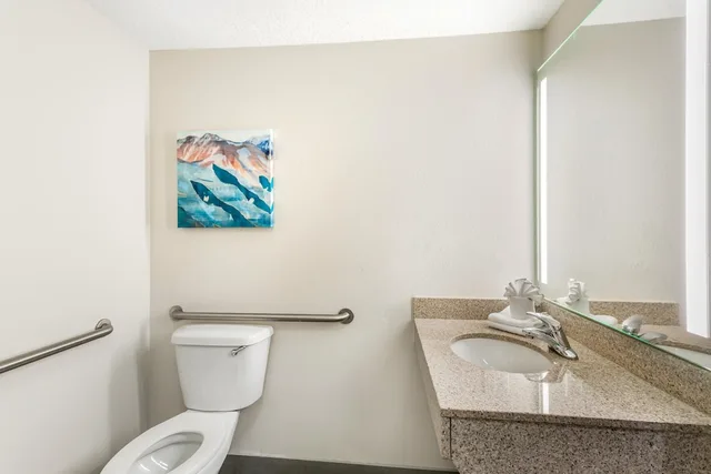 غرفة قياسية بسريرين كوين لذوي الإعاقة، Best Western Plus Airport Inn Suites Salt Lake City 8/9