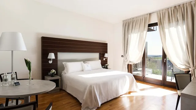 غرفة ديلوكس بسرير مزدوج، Palazzo Di Varignana Resort Spa 2/5