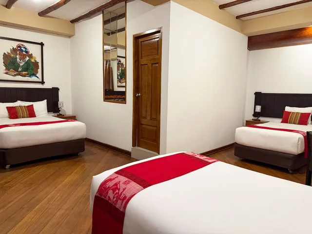 غرفة سوبيريور رباعية بسرير كوين وسريرين منفصلين، Monasterio San Pedro 3/10