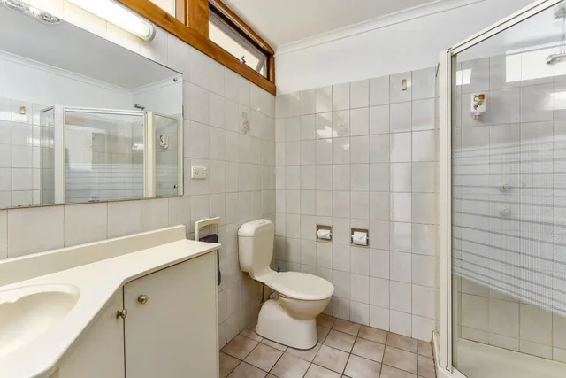 غرفة قياسية بسرير كوين مع أريكة، WILLIAM MACINTOSH MOTOR LODGE 2/2