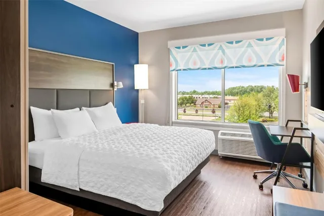 غرفة بسرير مزدوج لذوي الإعاقة، Tru by Hilton Holland, MI 1/1