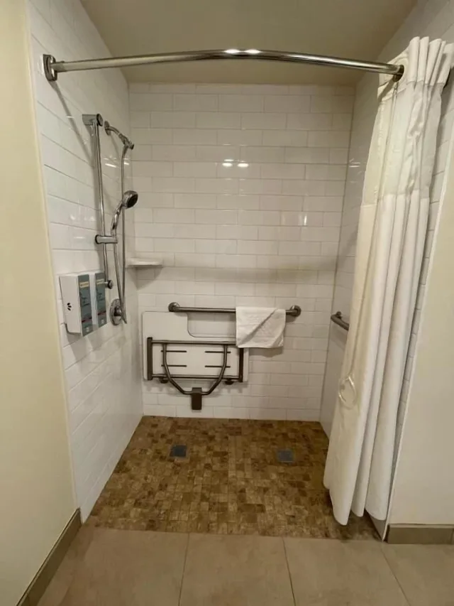 غرفة مفردة بسرير كوين بمطبخ لذوي الإعاقة، Lamplighter Inn Suites At Sdsu 4/4