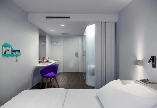 Jo, King Bed، Tru by Hilton Ha Long Hon Gai Centre 1/2
