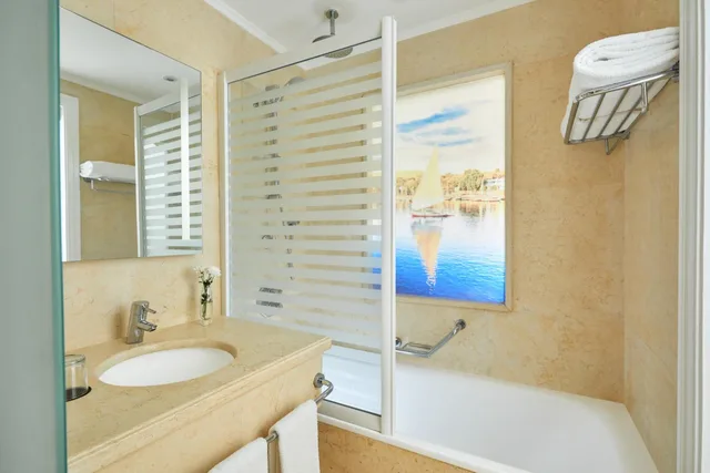Room, Twin Beds, City View, Steigenberger Resort Achti 2/3