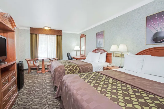 غرفة قياسية بسريرين كوين للمدخنين، Days Inn By Wyndham Los Angeles Lax Redondo Manhattan Beach 6/10
