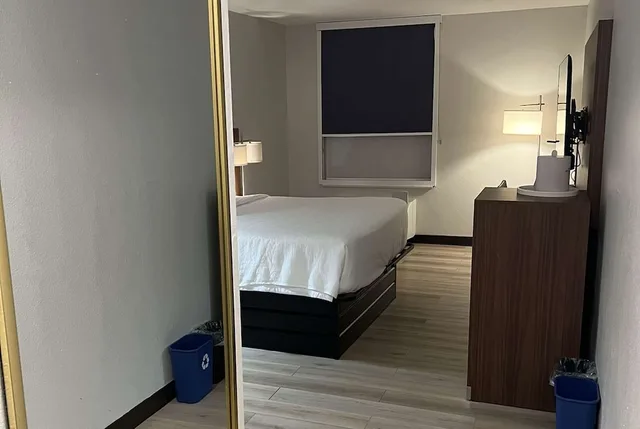 غرفة بسرير كينج لذوي الإعاقة، Wingate by Wyndham Dublin Near Claytor Lake State Park 3/6