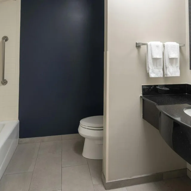 استوديو بسرير كينج مع أريكة بحوض استحمام لذوي الإعاقة، Fairfield Inn & Suites by Marriott Santa Maria 5/7