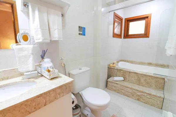 جناح، Hotel Bertoluci 7/8