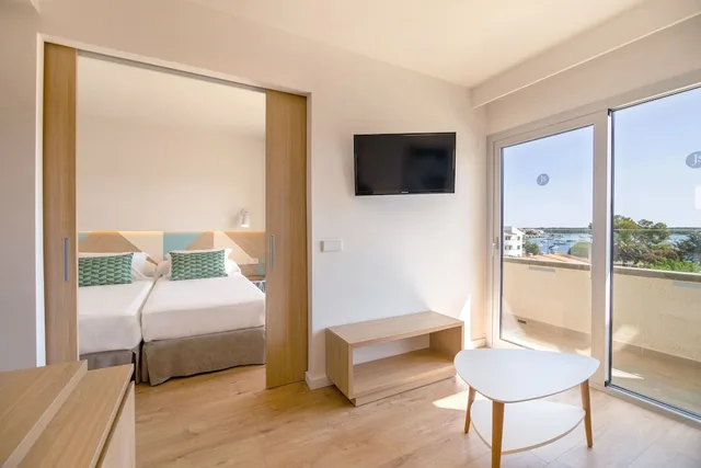 جناح بسريرين منفصلين بشرفة، Js Portocolom Suites 8/10