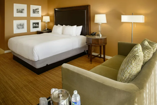 غرفة بسرير كينج لذوي الإعاقة، Hilton St. Louis Airport 2/4