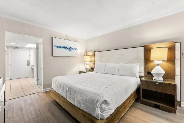 غرفة قياسية بسرير كينج بشرفة مع أريكة، Seahaven Beach Hotel 2/10