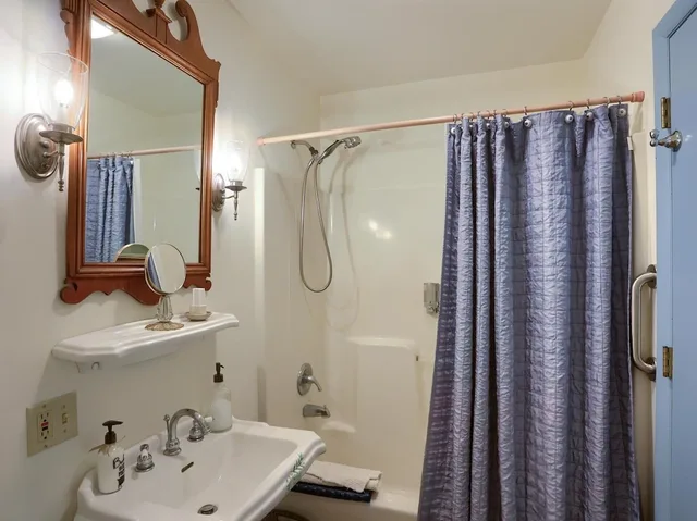 Woods, Penthouse, King Bed، Battlefield Bed &amp; Breakfast Inn 10/10