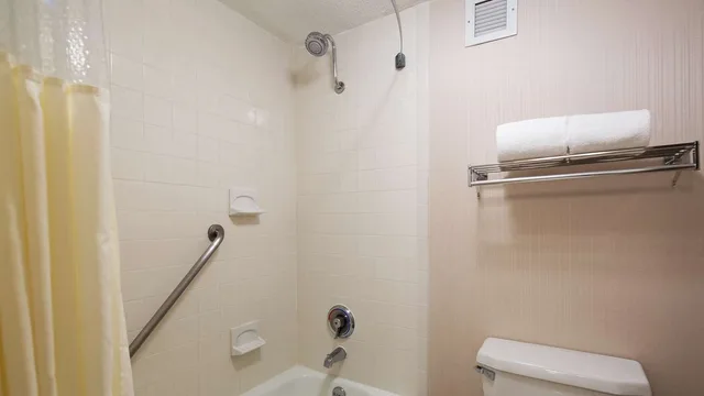 غرفة بسرير كوين لذوي الإعاقة، Best Western Springfield West Inn 1/1
