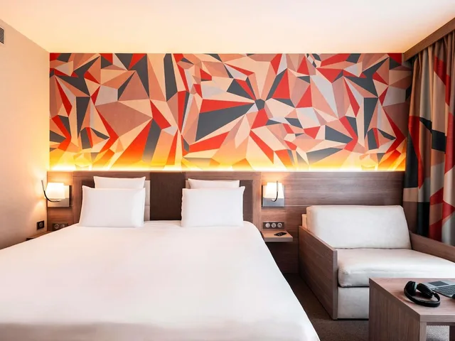 غرفة بريفيليج بسرير مزدوج مع أريكة، Hotel Mercure Omaha Beach 3/9