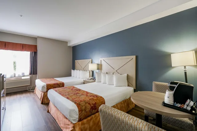 غرفة ديلوكس بسرير كينج وسريرين كوين، Best Western Peace Arch Inn 3/5