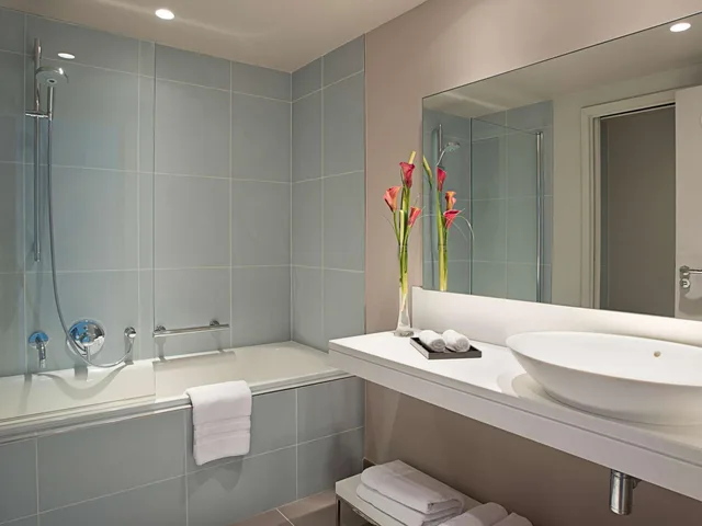 Superior, Double or Twin Bed, Inner Courtyard View، Cures Marines Hotel Thalasso & Spa Trouville - MGallery Collection 6/10