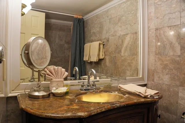 Junior Suite, Studio, King Bed, Courtyard View، The Olivier House Hotel 4/4