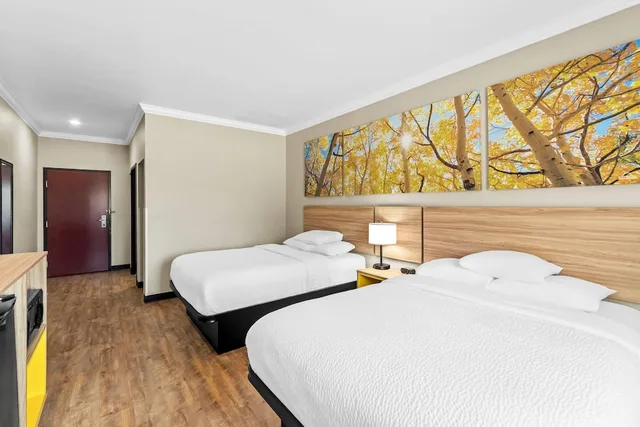 غرفة قياسية بسريرين كوين، Days Inn by Wyndham Rockdale Texas 4/7