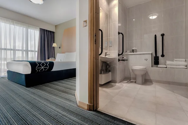 Standard, Double Bed, Accessible, HOLIDAY INN BIRMINGHAM NORTH - CANNOCK 1/1