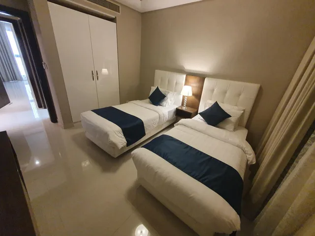 جناح تنفيذي بسرير كينج بغرفتي نوم، The Jewel Hotel 1/10